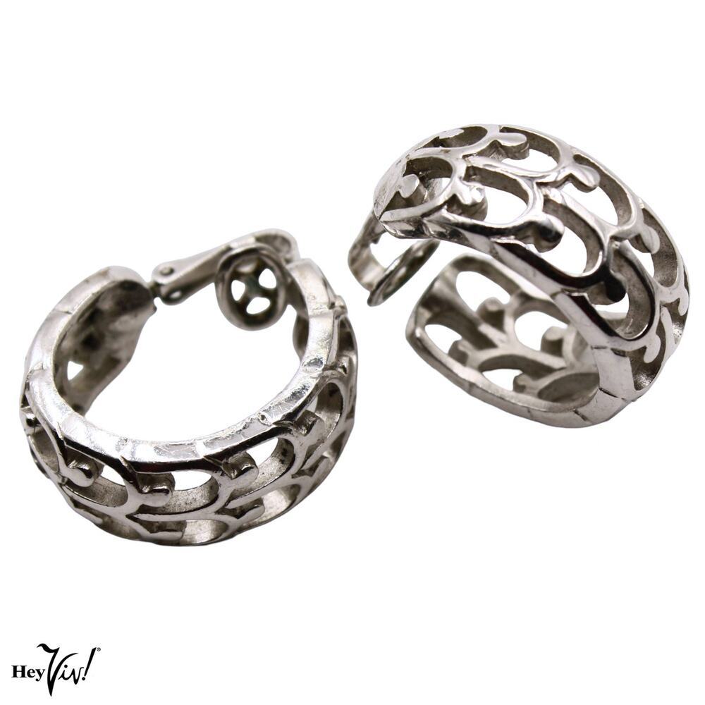Vintage Trifari Openwork Hoop Clip-On Earrings Filigree Design 1" - Hey Viv